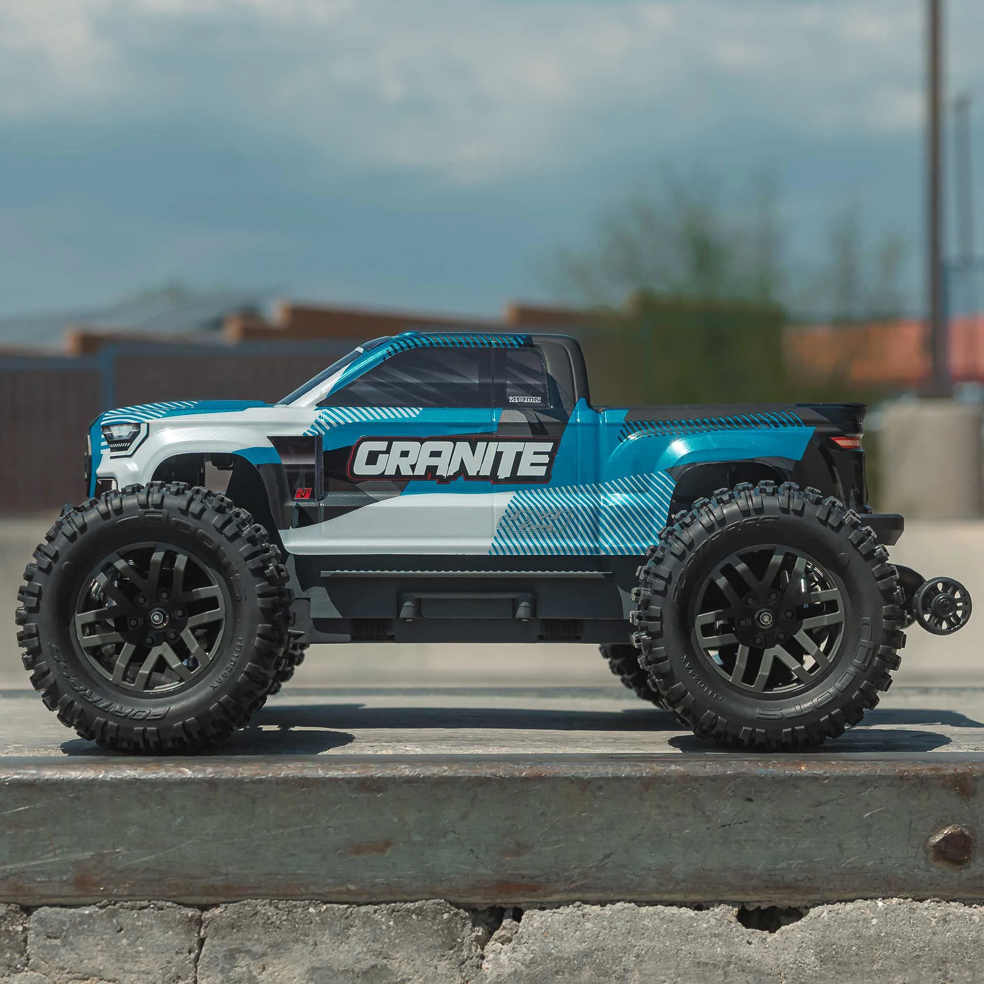 Arrma Monster Truck brushless GRANITE 223S DSC 4X4 RTR 1/10 bleu - ARA4302V4T1 - Image 9