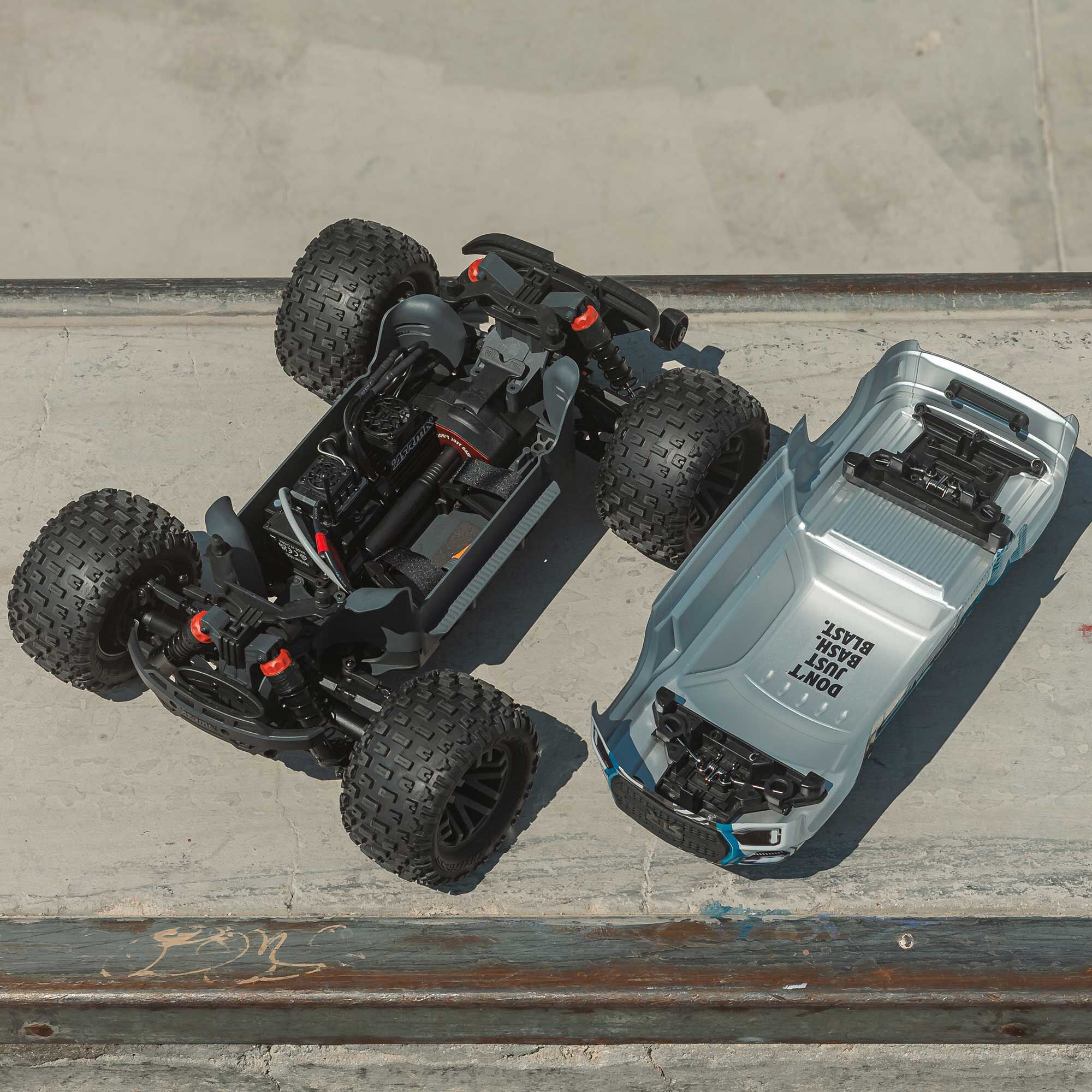 Arrma Monster Truck brushless GRANITE 223S DSC 4X4 RTR 1/10 gris - ARA4302V4T3 - Image 4