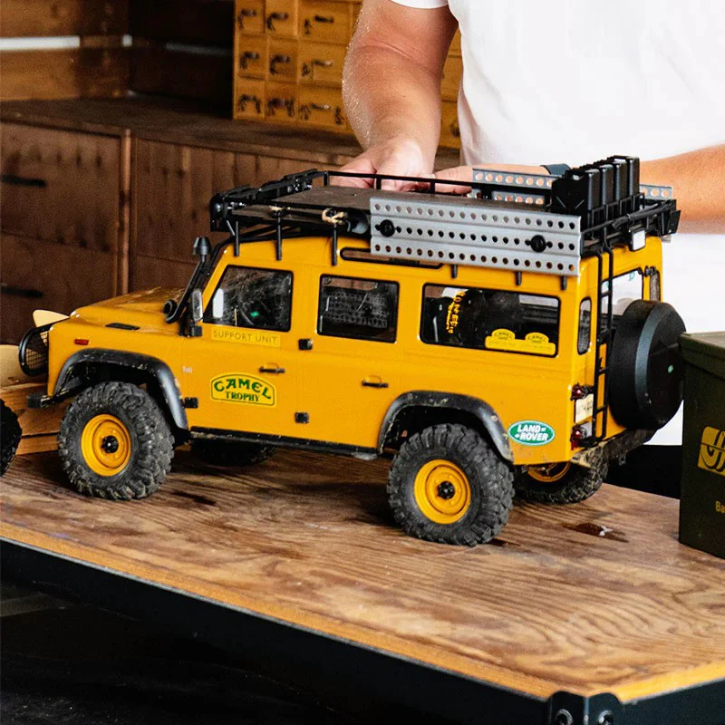 Crawler FMS 1/10 Land Rover Defender 110 FCX10 Scaler ARTR kit (RS) FMS11045RS - Image 4