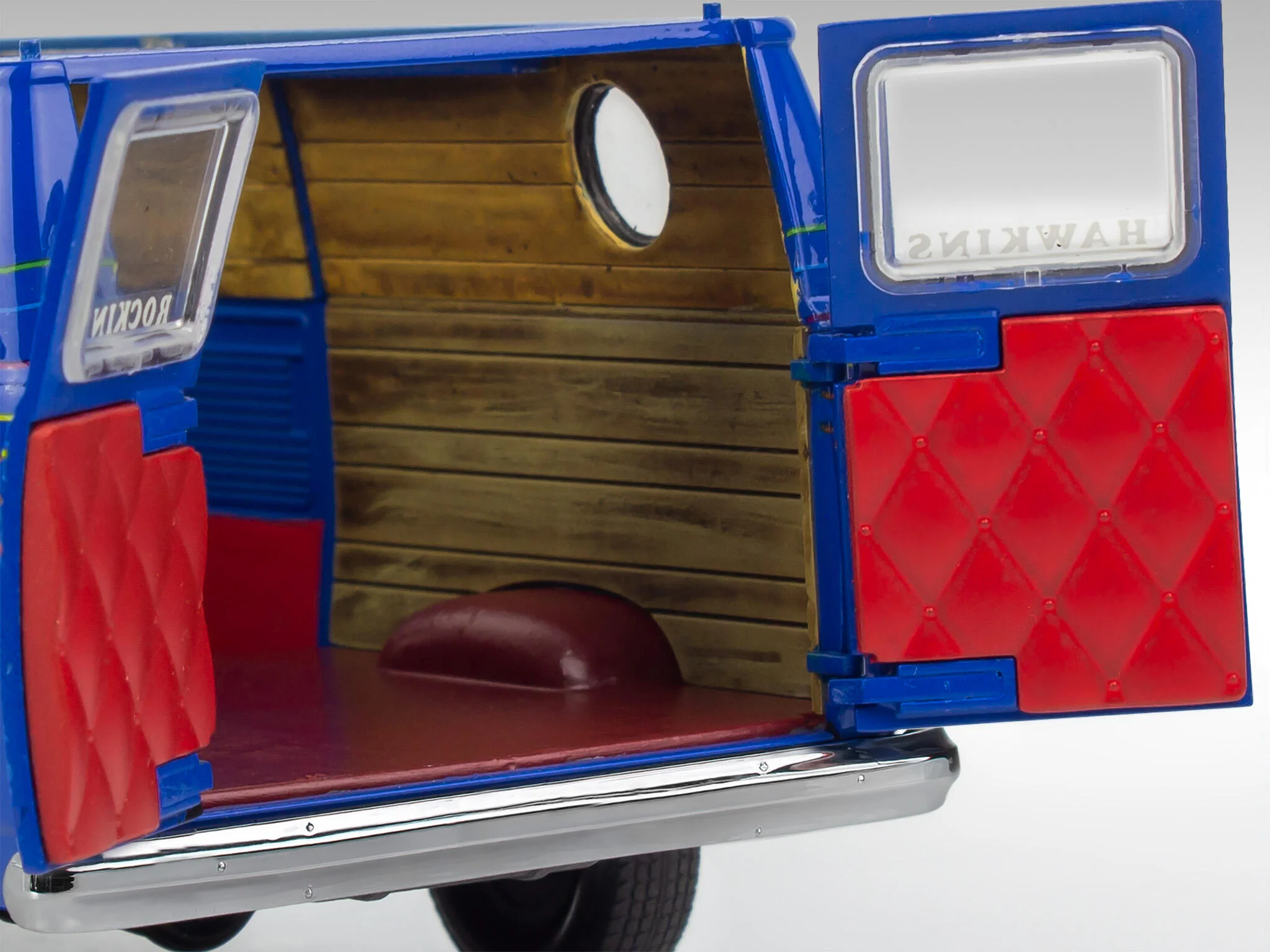 Maquette film Revell 07732 GMC® WSQK Squawk Van "Stranger Things" - Image 5