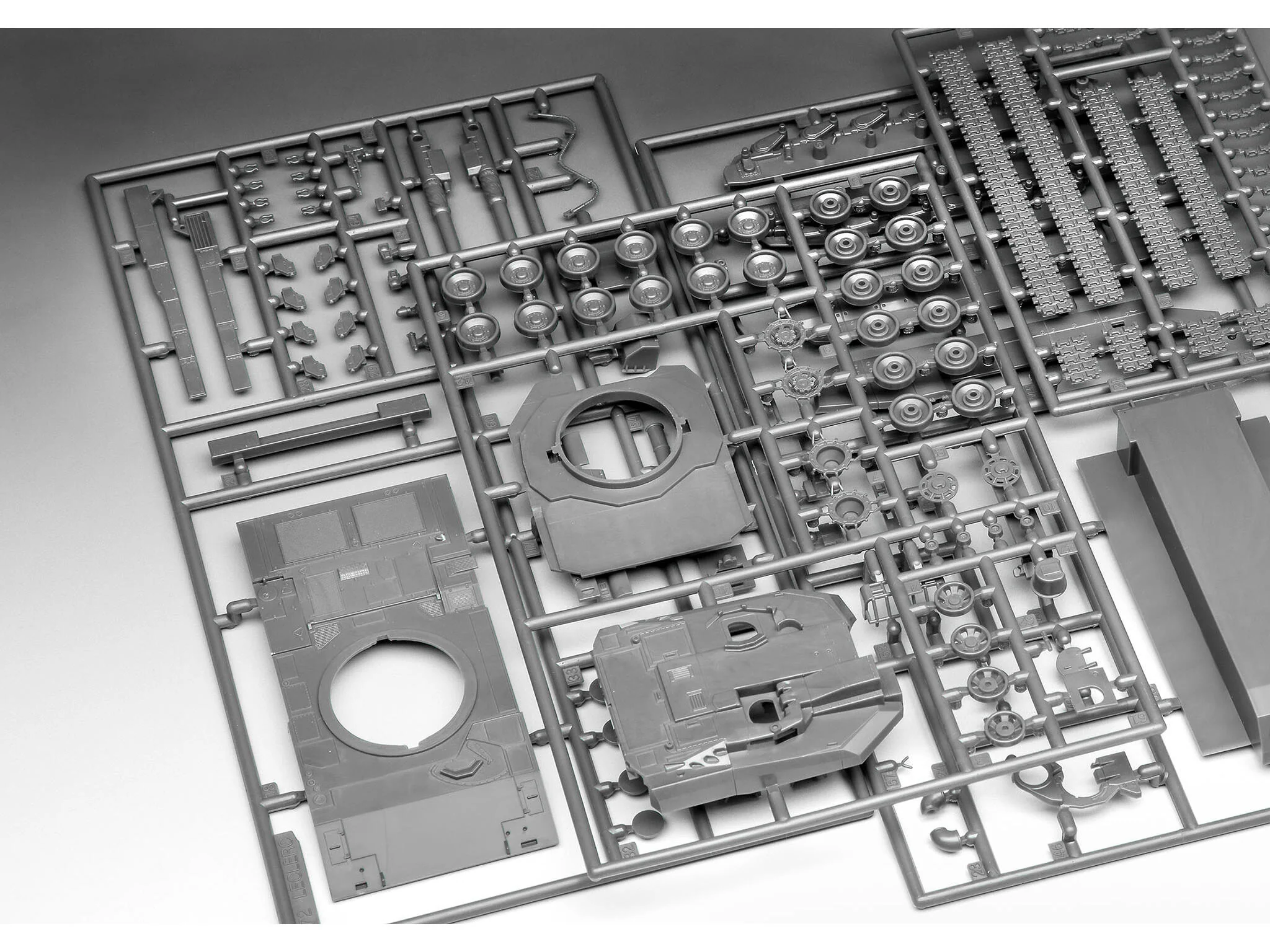 Maquette Char militaire Revell 03341 Leclerc (T.5) - Image 6