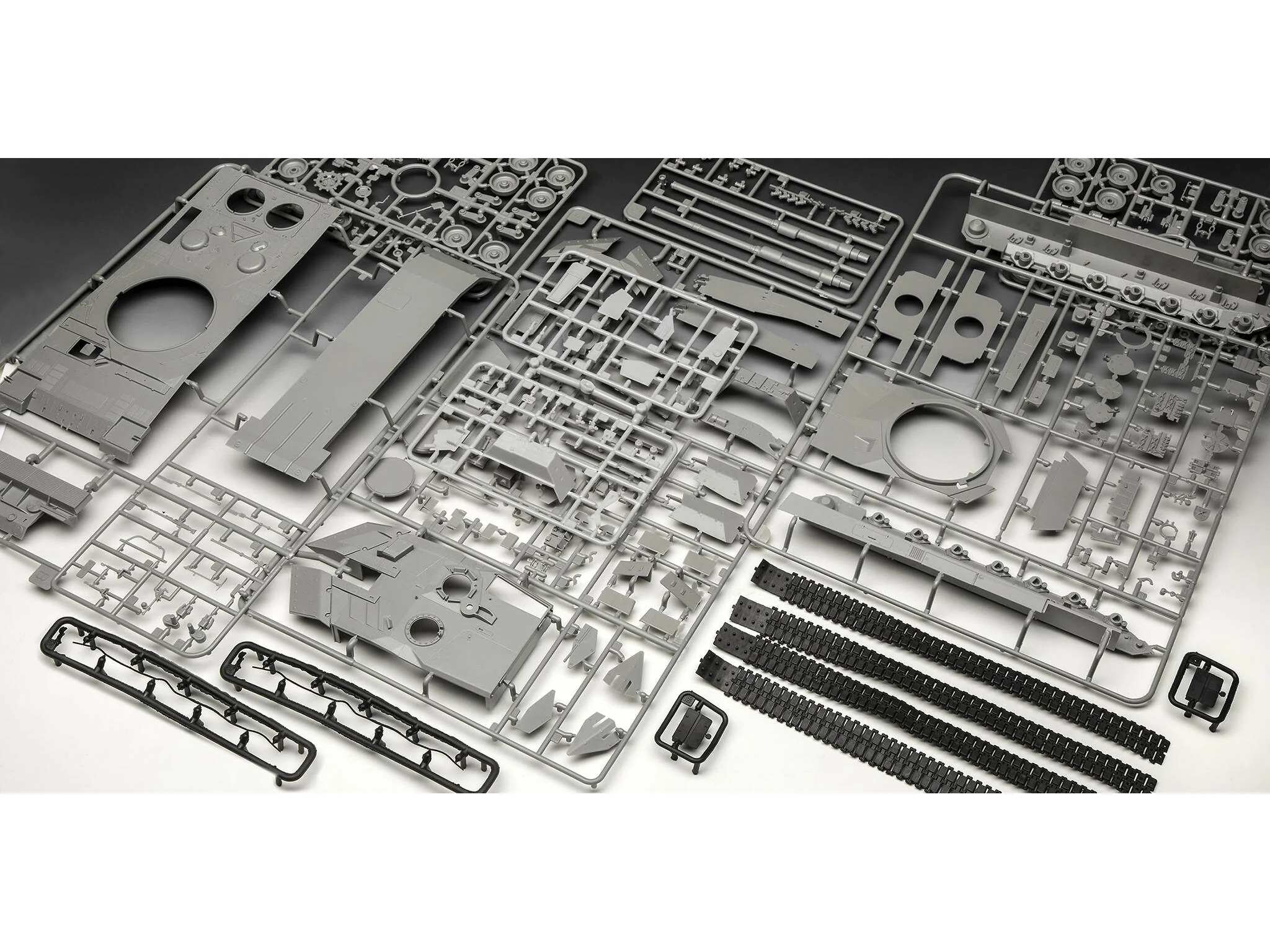 Maquette militaire Revell 05631 Leopard 2A6MA2" 70 ans Exclusive Edi avec accessoires de base - Image 9