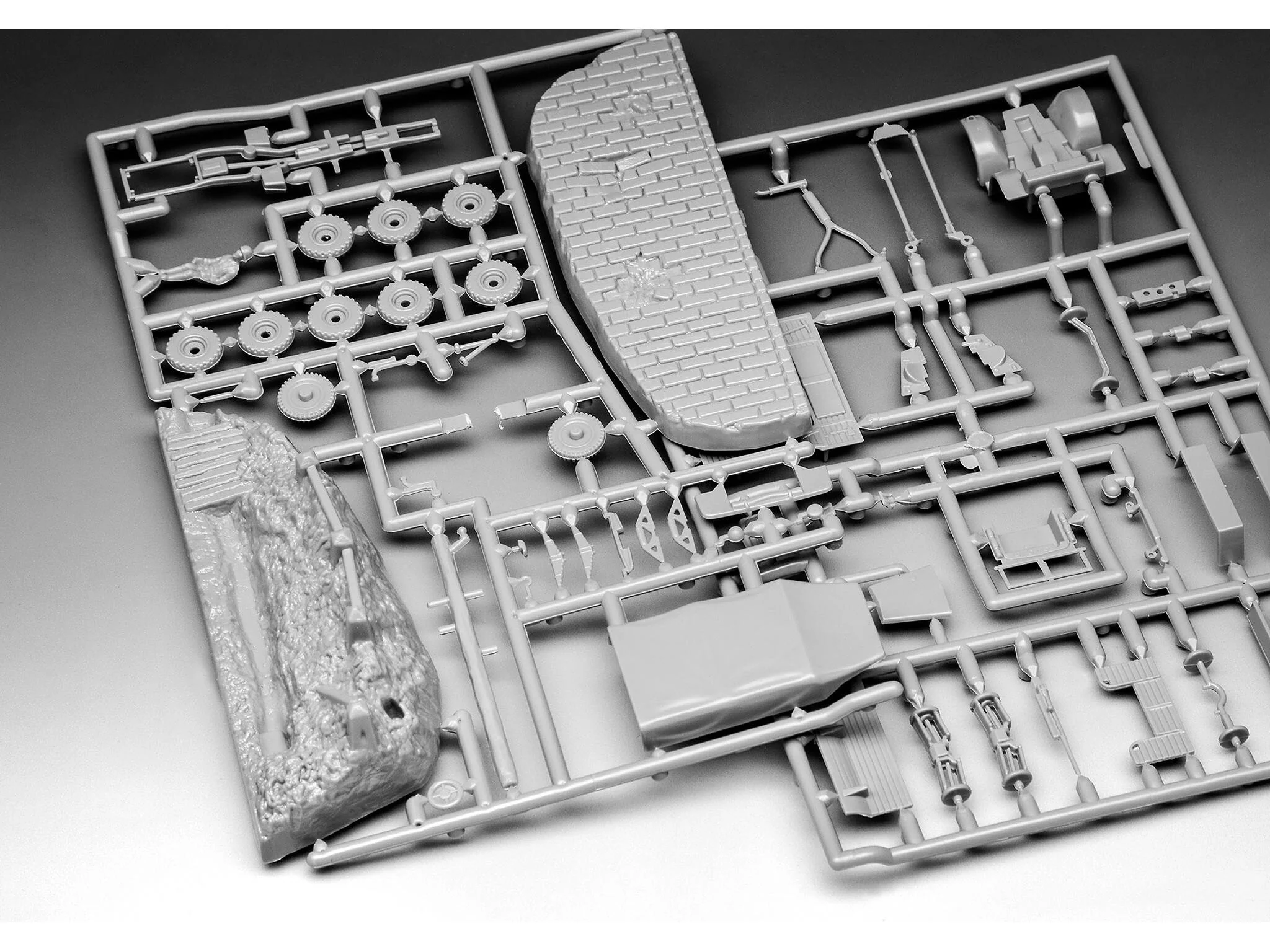 Maquette Revell Starter kit 73344 Krupp Protze KFZ 69 with 3,7cm Pak avec accessoires de base - Image 7