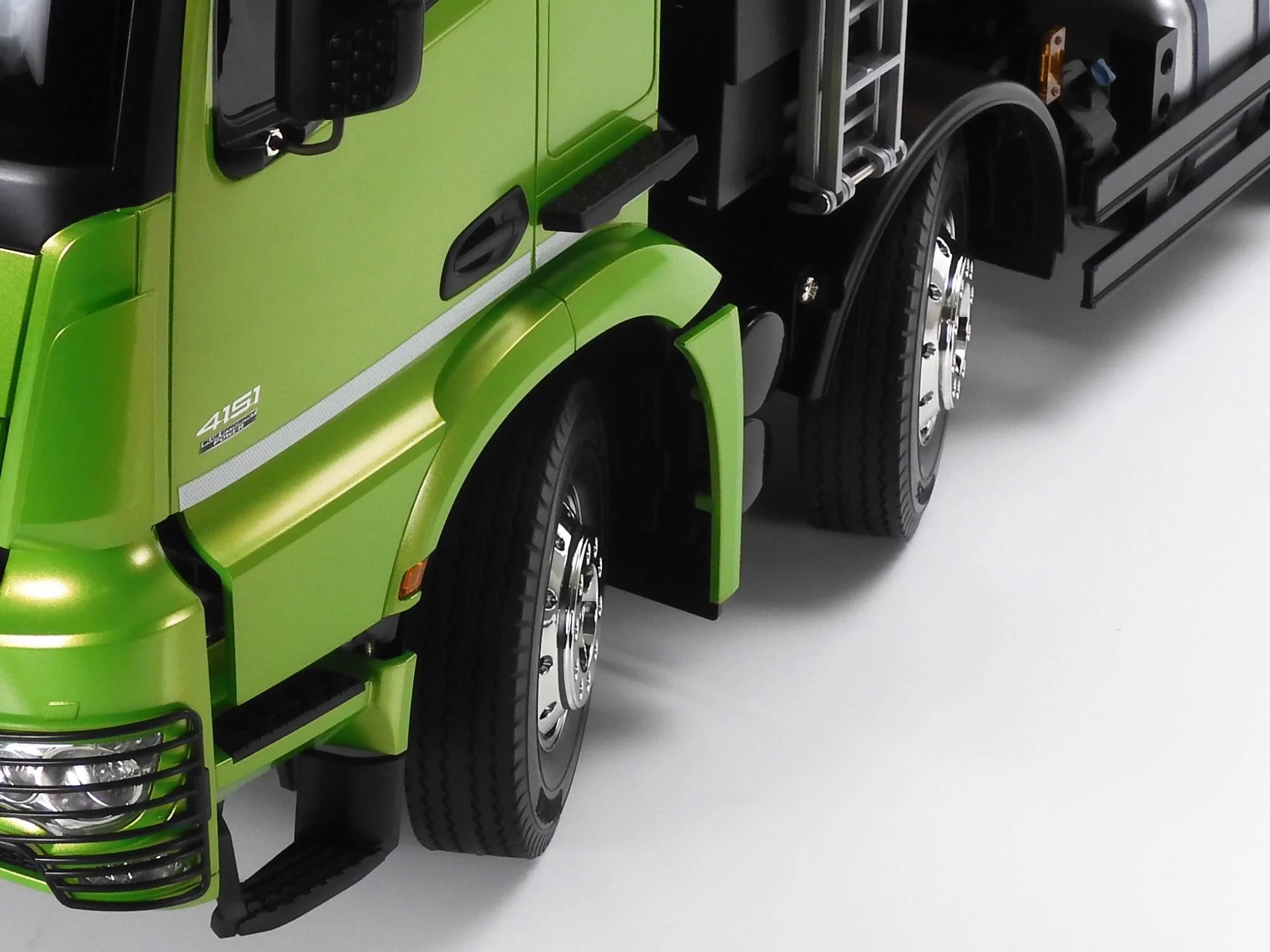 Tamiya Camion Benne Mercedes Arocs 4151 8x4 KIT Vert 47523 - Image 6