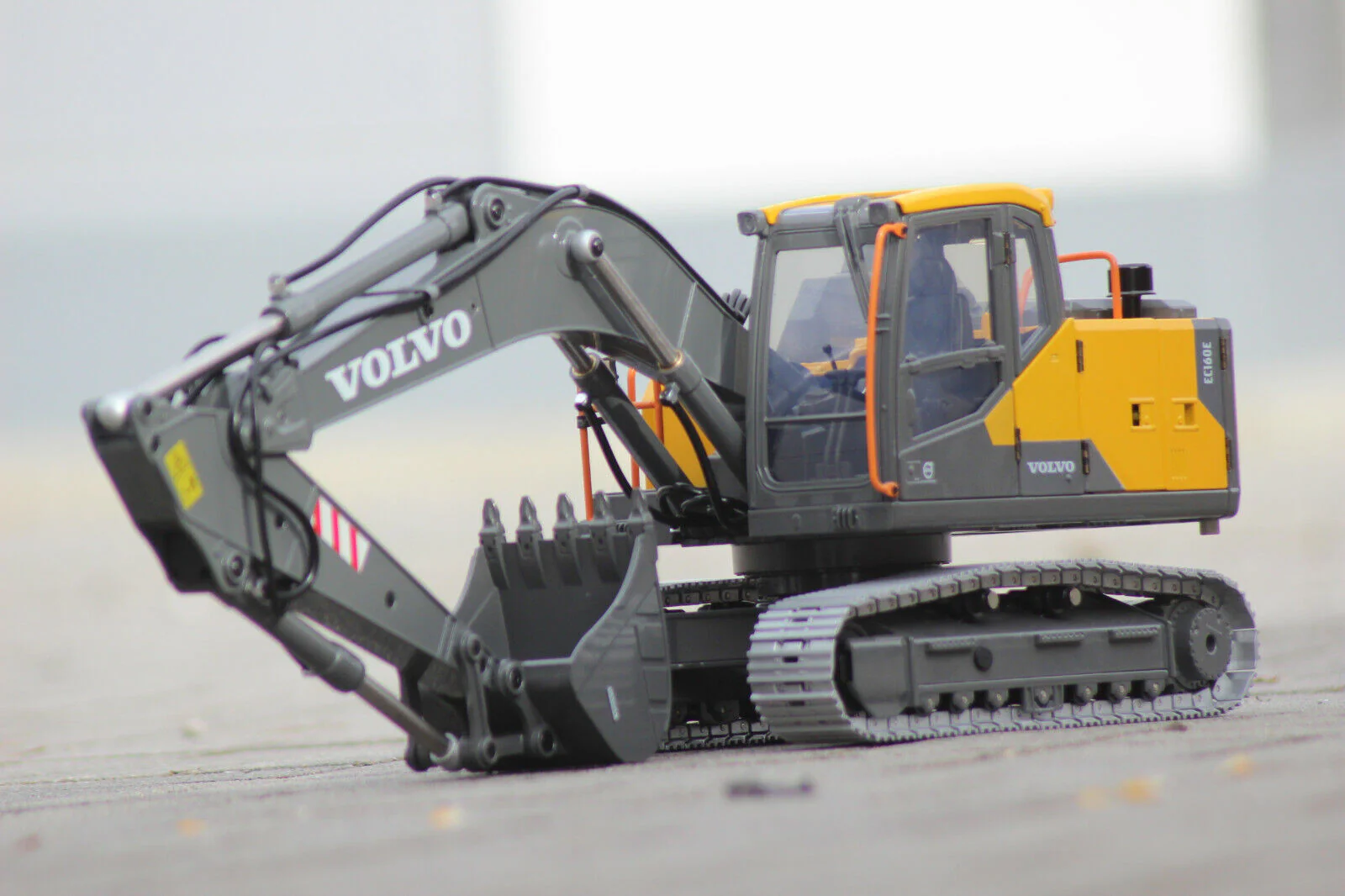 Volvo EC160E - Pelle RC électrique entièrement métallique 1/14 - Image 10